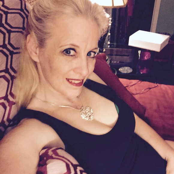 Meet your Posher, Lynne - Picture 3 of 5